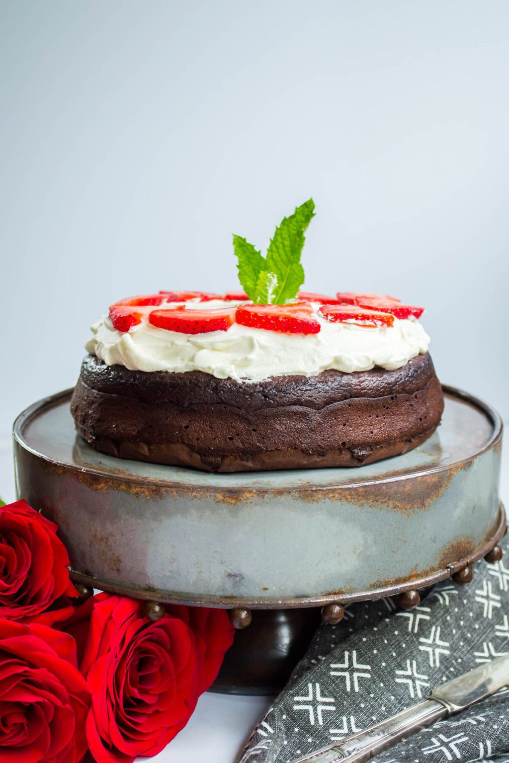 Flourless Keto Desserts
 6 Ingre nt Paleo & Keto Flourless Chocolate Torte