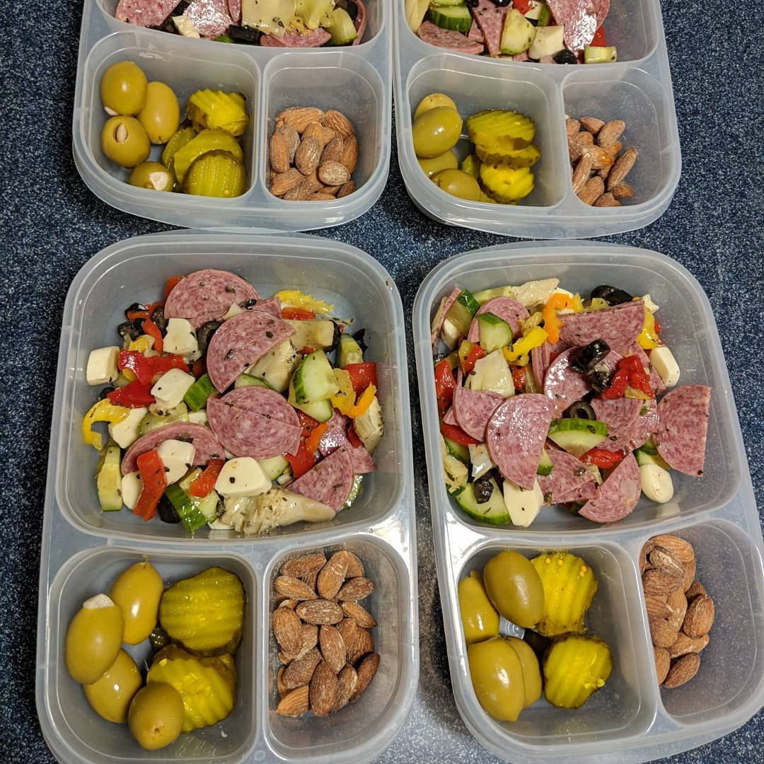 Healthy Keto Lunch Ideas
 Keto lunches packed for the week packed in