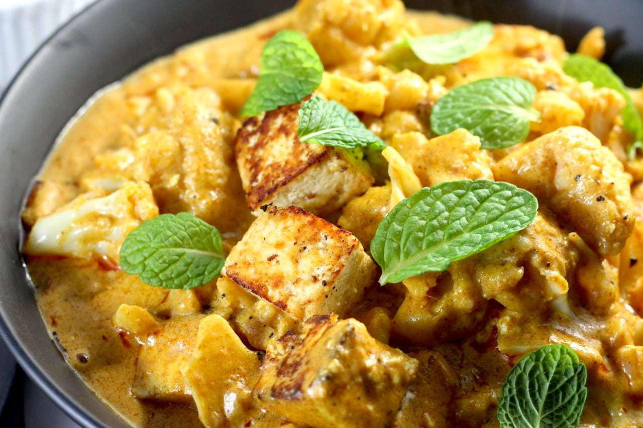 Indian Vegetarian Keto
 Keto Ve arian Curry with Paneer and Cauliflower