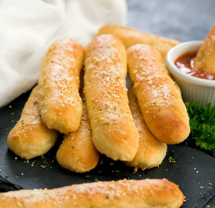 Keto Bread Sticks Garlic Breadsticks Videos Low Carb Keto Garlic Breadsticks Kirbie s Cravings