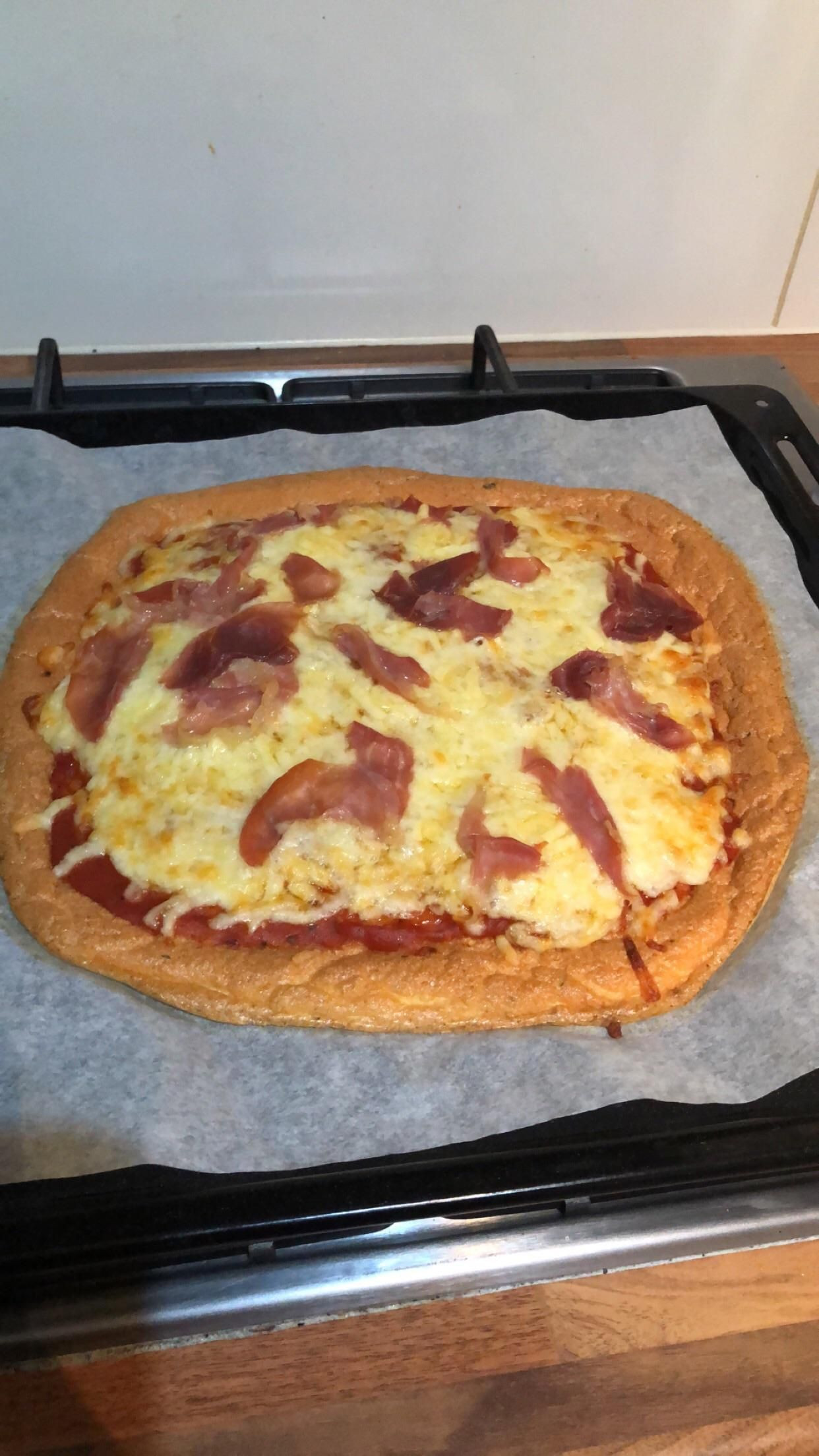 Keto Cloud Bread Pizza
 [Homemade] Keto pizza 6g of carbs on a cloud bread base