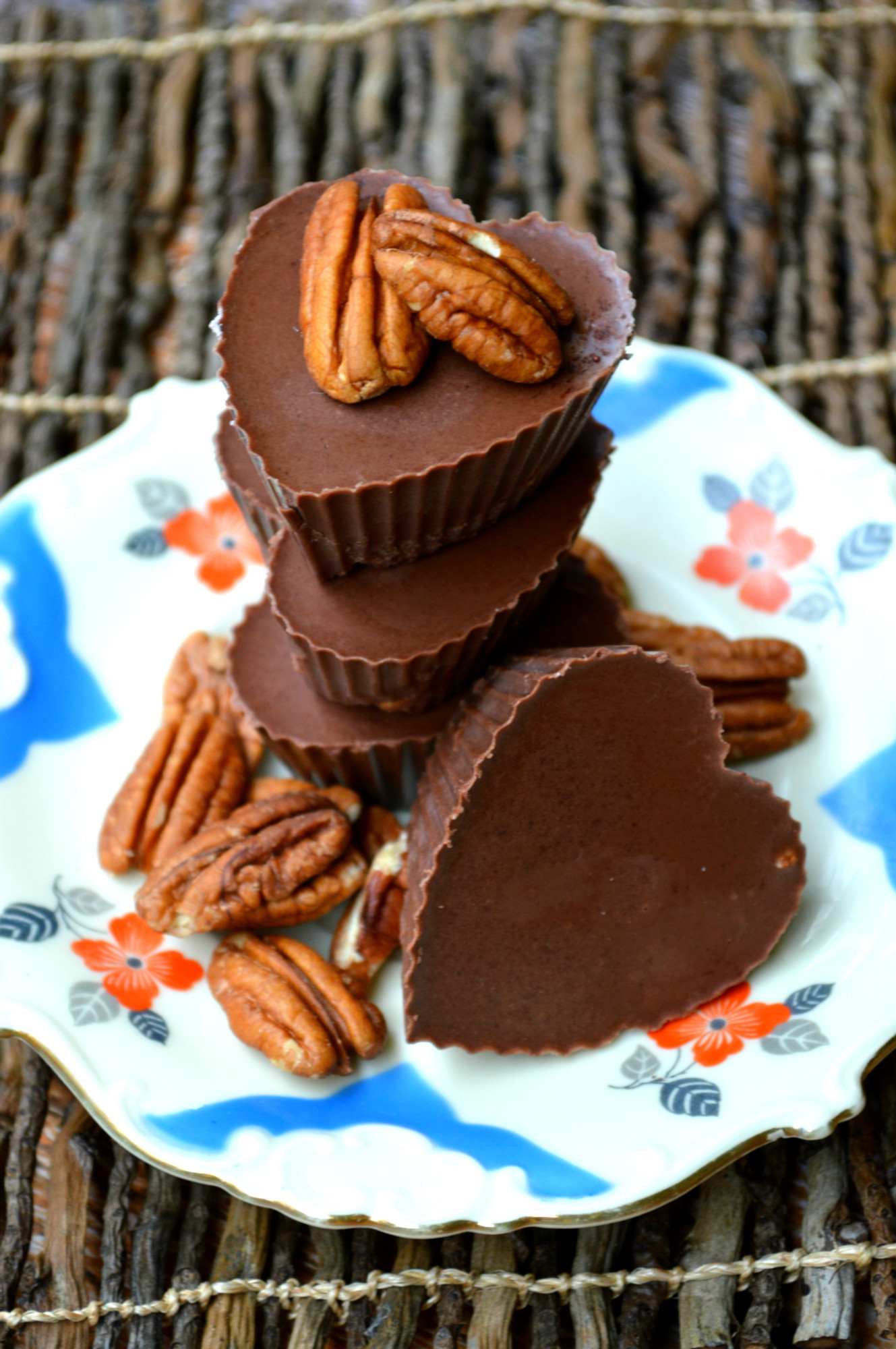 Low Carb Keto Fat Boms
 Keto Pecan Fudge Fat Bombs