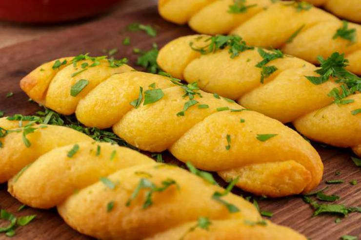 Quick Keto Garlic Bread
 BEST Keto Garlic Cheddar Bread Twists Low Carb Fathead