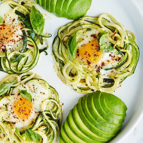 Receta Zucchini Keto
 Huevos al horno cetogénicos y fideos de zucchini con palta