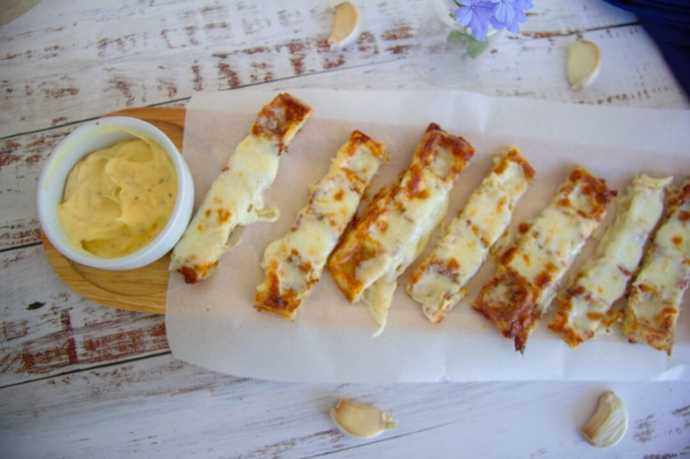 Simple Keto Bread Sticks
 Keto Chaffle Garlic Cheesy Bread Sticks Recipe