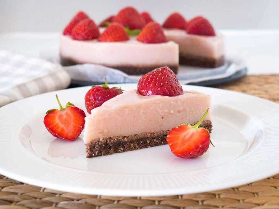Easy Vegan Cake
 Easy vegan strawberry cheese cake no bake Exceedingly