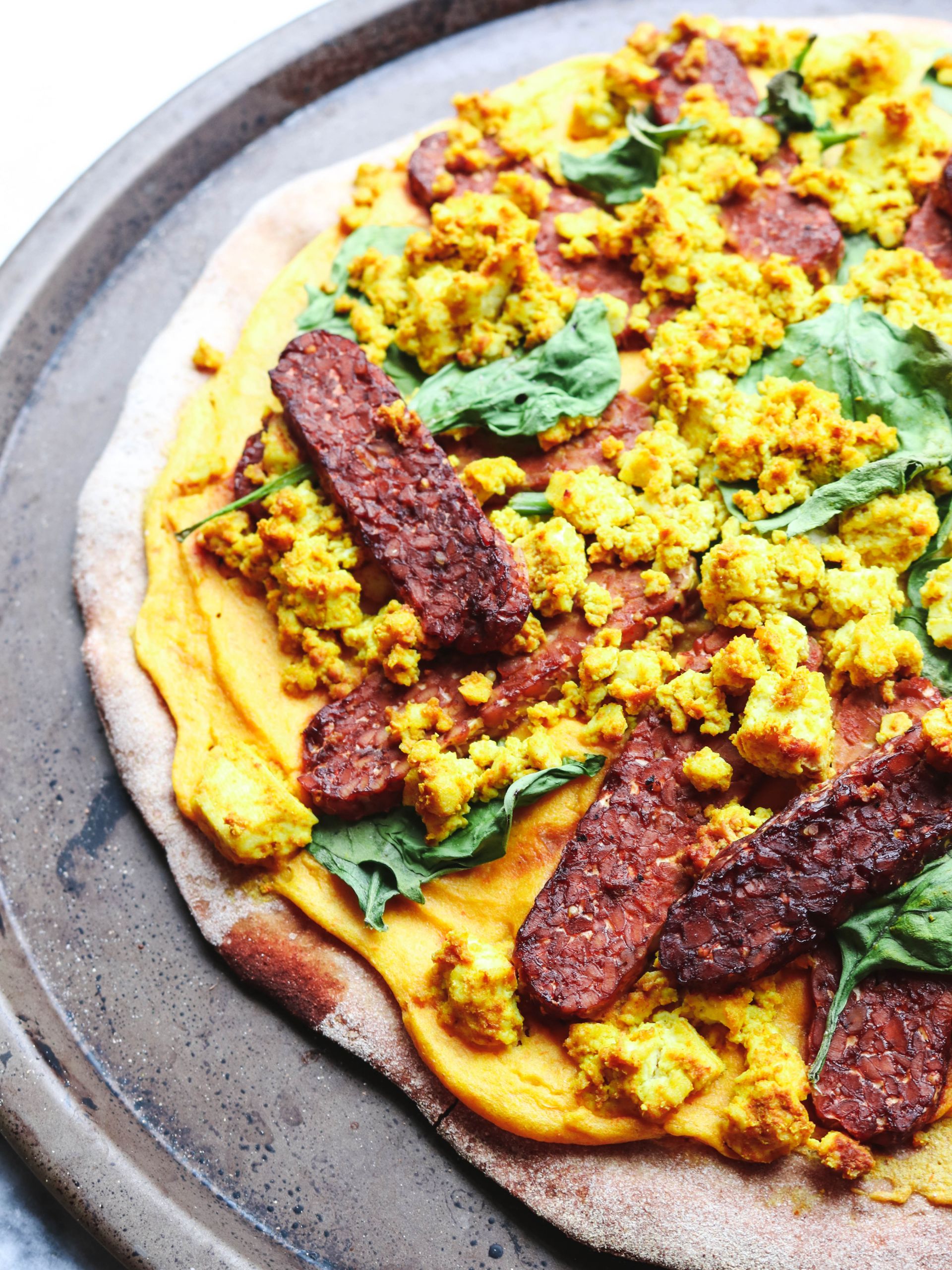 Vegan Breakfast Pizza
 Cheezy Vegan Breakfast Pizza with Smoky Tempeh Bacon